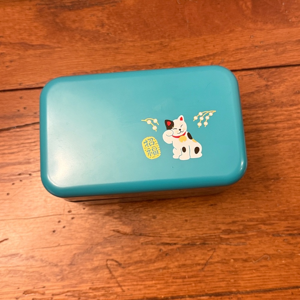 2 Tiered Bento Box with Mandela Neko